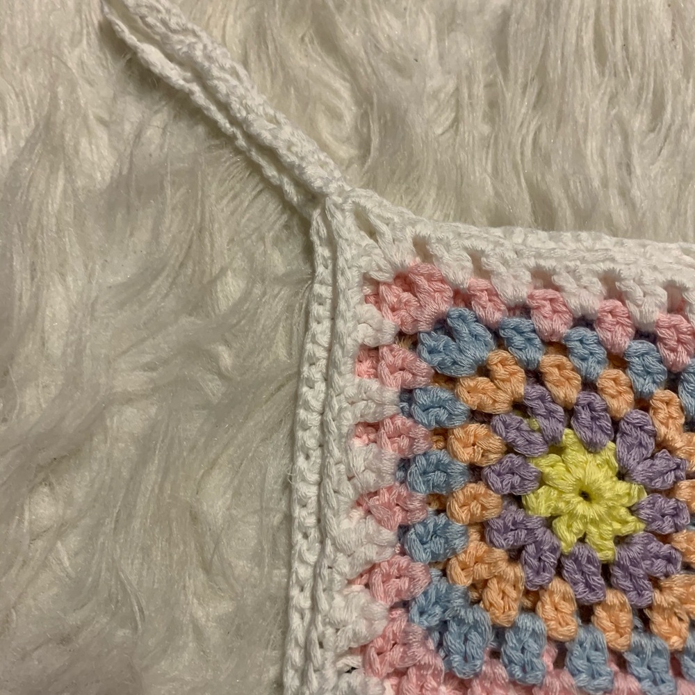 Crochet crop top - Picture 6 of 6